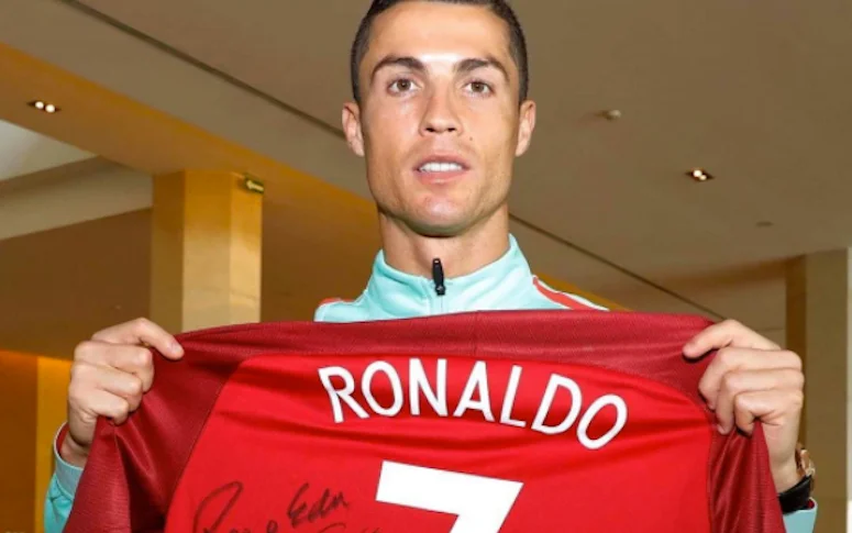 Le beau geste de Cristiano Ronaldo pour un jeune joueur malade