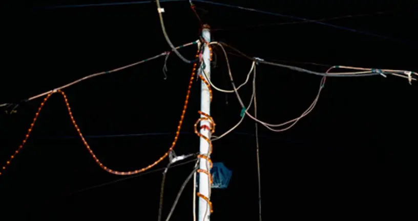 Ce photographe compile des poteaux électriques repérés en Chine