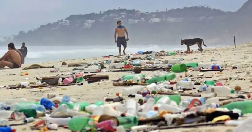 Vidéo : São Conrado, la plage oubliée de Rio envahie par une pollution monstrueuse