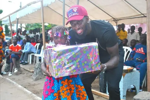 Tiémoué Bakayoko organise un événement caritatif pour des enfants en Côte d’Ivoire