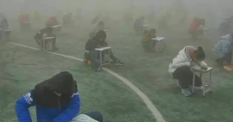 Des collégiens chinois ont dû passer un examen en extérieur lors d’un pic de pollution