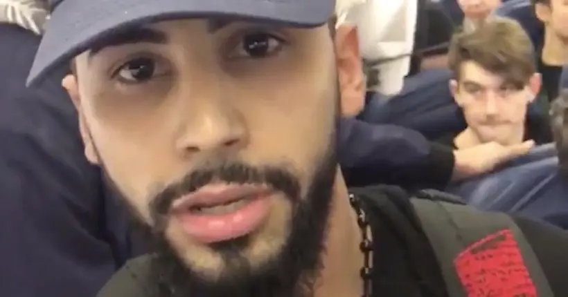 Viré d’un avion pour avoir “parlé arabe”, un youtubeur témoigne en se filmant