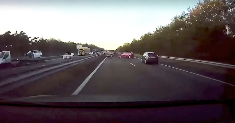 Vidéo : l’Autopilot d’une Tesla empêche un accident impossible à anticiper