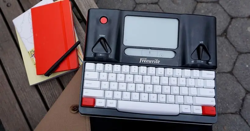 Freewrite, la machine à écrire connectée : aussi rétro qu’absurde