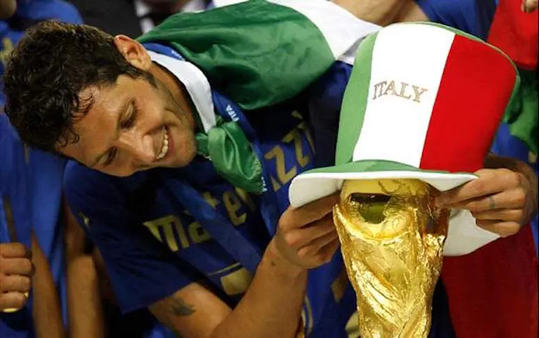 Pour fêter les 10 ans de la victoire de l’Italie, Materazzi trolle Zidane sur Instagram