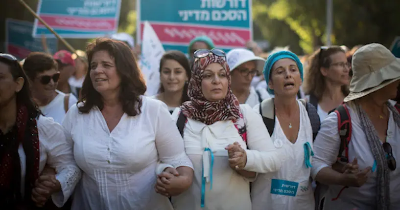 Des milliers de femmes palestiniennes et israéliennes marchent ensemble pour la paix