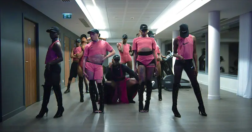 Kiddy Smile sublime son univers par la danse dans son nouveau clip