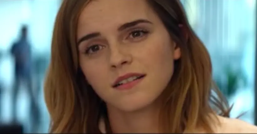 Emma Watson se fait piéger par Tom Hanks dans le trailer futuriste de The Circle