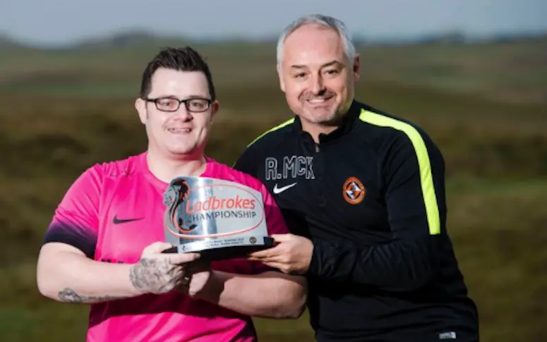 Un unijambiste remporte le trophée du but du mois en Écosse