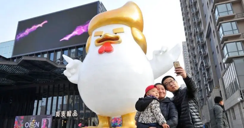 Un centre commercial chinois a érigé une statue de Donald Trump en coq