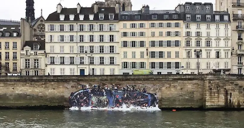 Sur la Seine, une installation géante pour alerter sur les naufrages de réfugiés en Méditerranée