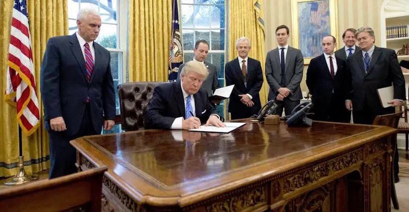 Donald Trump signe son premier décret anti-IVG