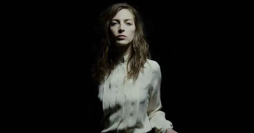 Avant la sortie de son sublime album, Fishbach dévoile le clip de “Y crois-tu”