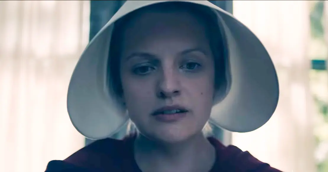 Elisabeth Moss est confrontée à une dictature masculine dans le teaser de The Handmaid’s Tale