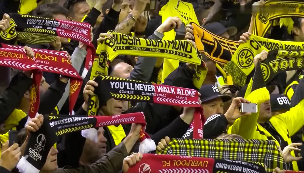 Les fans de Liverpool et de Dortmund remportent le prix des supporters de la FIFA