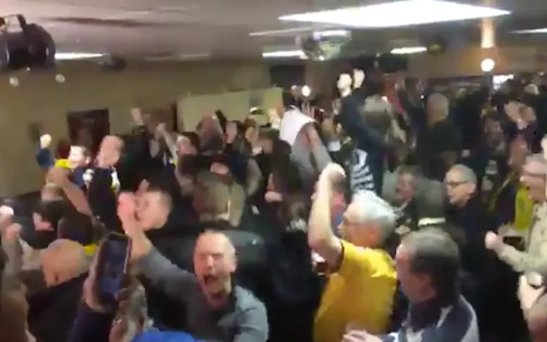 Vidéo : l’explosion de joie des supporters de Sutton après avoir tiré Arsenal en FA Cup