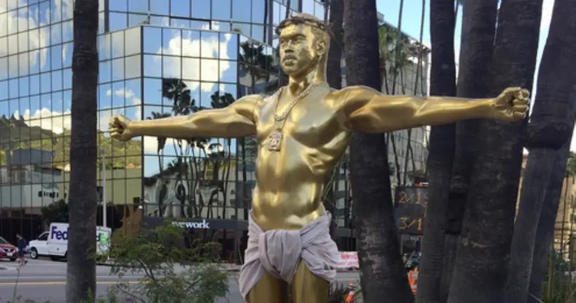 Une statue dorée de Kanye West en Jésus est apparue sur Hollywood Boulevard
