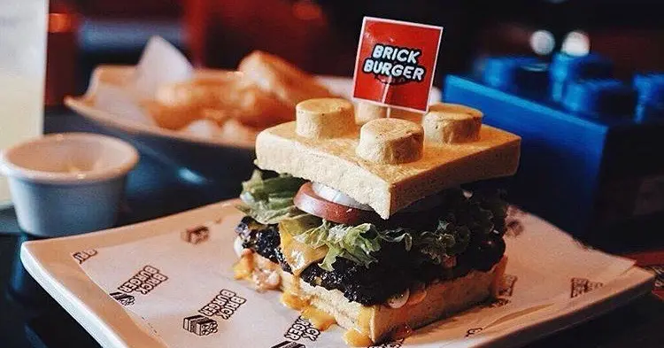 Aux Philippines, un restaurant propose des burgers en forme de Lego