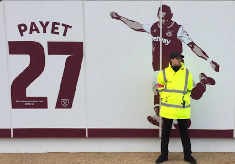 West Ham a remplacé la peinture murale de Dimitri Payet par un portrait à l’effigie d’Andy Carroll