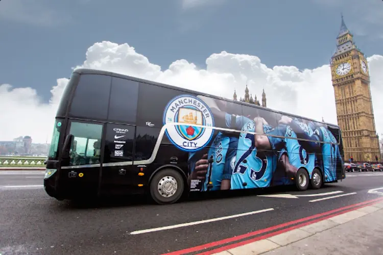West Ham chambre Manchester City et son bus sur Twitter