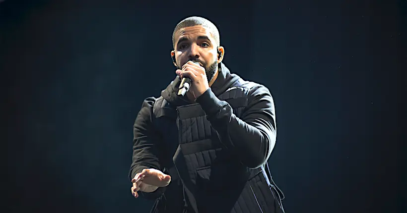 Vidéo : quand Drake demande à quatre fans de retirer leur voile pendant son concert
