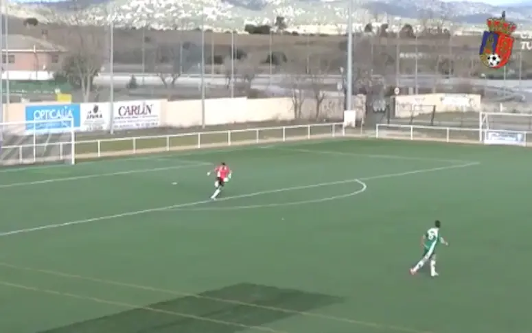 Vidéo : un gardien offre la victoire à son club en marquant de sa propre surface