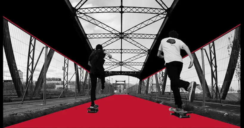 Des skateurs glissent à travers un paysage urbain rouge et géométrique
