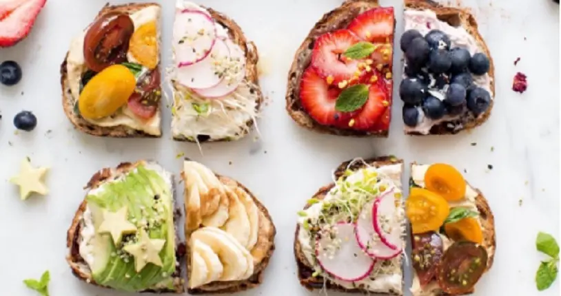 Cap sur le toast aux fruits, le snack coloré des blogueuses food