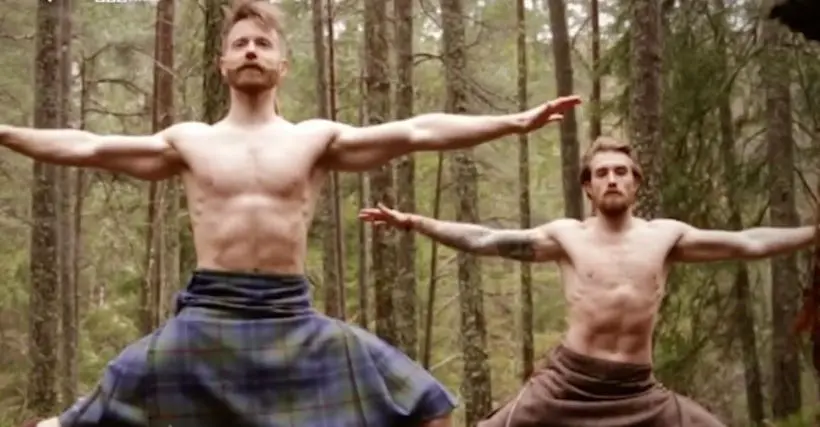 Cette vidéo de yoga en kilt vous fera oublier tous vos problèmes