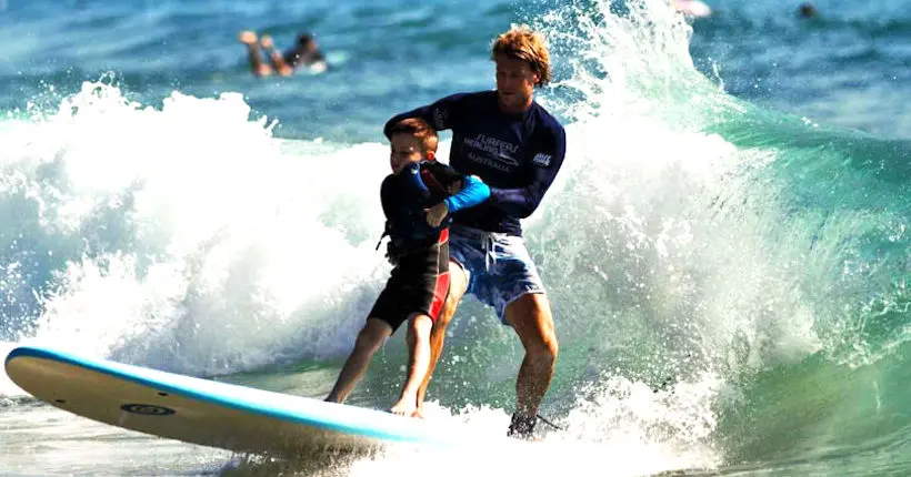 En Californie, le surf thérapeutique vient en aide aux enfants autistes