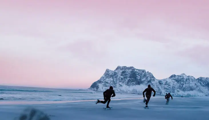 Vidéo : dans le froid norvégien, ces skaters rident sur du sable gelé