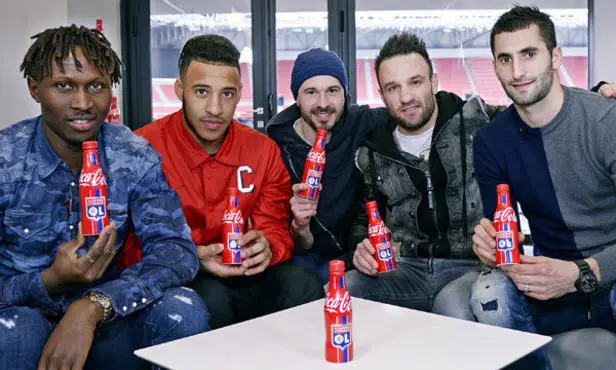 Coca-Cola et l’Olympique Lyonnais dévoilent une bouteille exclusive et solidaire