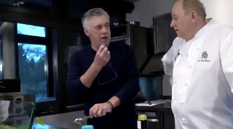 Pendant ce temps, Carlo Ancelotti cuisine des Carbonara sur la chaîne du Bayern