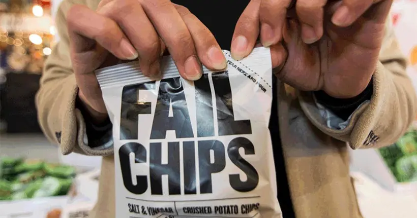 Ces sachets sont remplis de chips en miettes