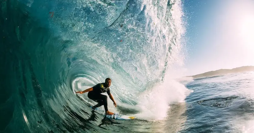 Russell Ord, le photographe qui prend tous les risques pour apprivoiser les vagues