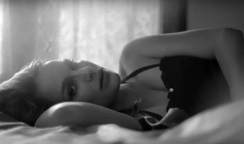 Enceinte, Natalie Portman est superbe dans le nouveau clip de James Blake
