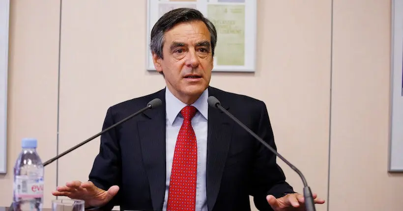 Rattrapé par les affaires, François Fillon change son slogan de campagne