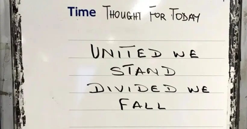 Après l’attaque de Londres, les employés du métro laissent des messages réconfortants aux usagers