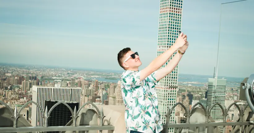 Brian Finke immortalise la danse des perches à selfie au sommet des gratte-ciel