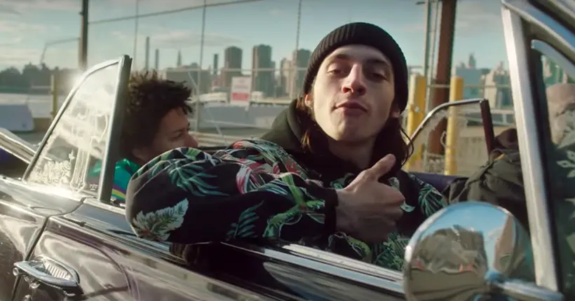 Clip : Roméo Elvis rappe sa sérénade à “Lenita” dans les rues de New York