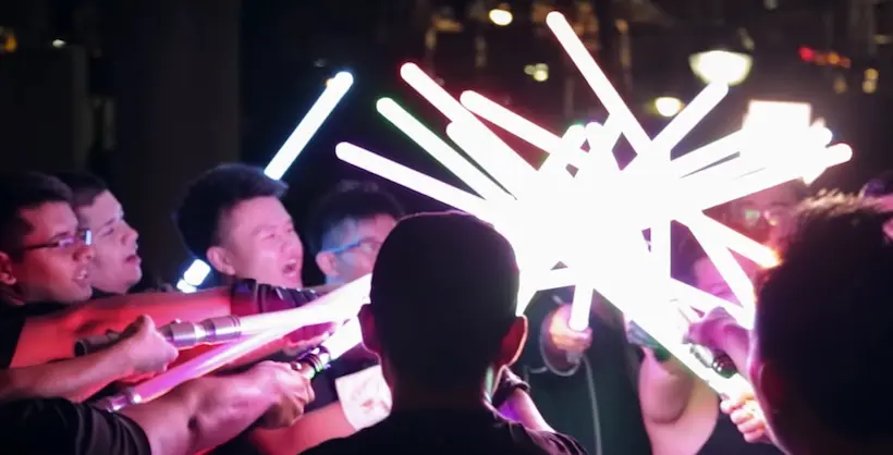 Vidéo : voici ce à quoi ressemblent des “vrais” combats au sabre laser