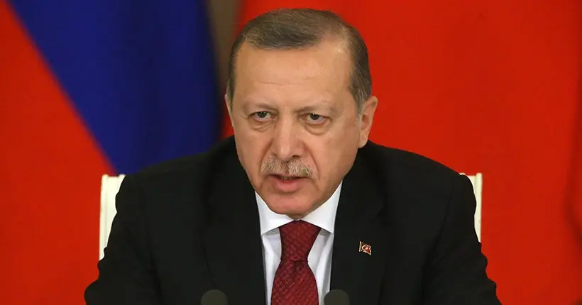 Référendum en Turquie : Erdogan et le camp du “oui” l’emportent de très peu