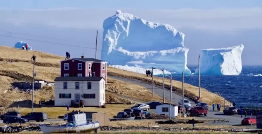 Au Canada, cet iceberg devient une attraction touristique