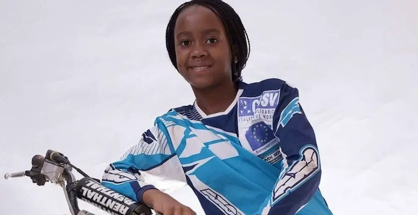La plus grande championne de motocross de l’histoire du Zimbabwe a 12 ans