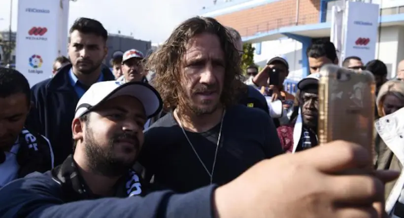 En Grèce, Carles Puyol a regardé le Clásico avec plus de 1 000 réfugiés