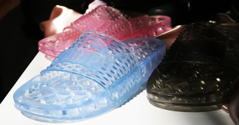 Grosse arnaque : les sandales en plastique de Rihanna pour la collection Fenty x Puma