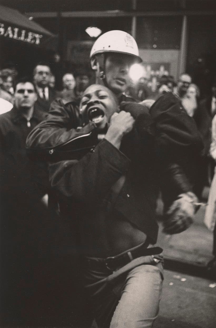  Arrest of Taylor Washington, Atlanta, 1963. (© Danny Lyon/Photos Magnum. Collection de l'entreprise Gavin Brown)