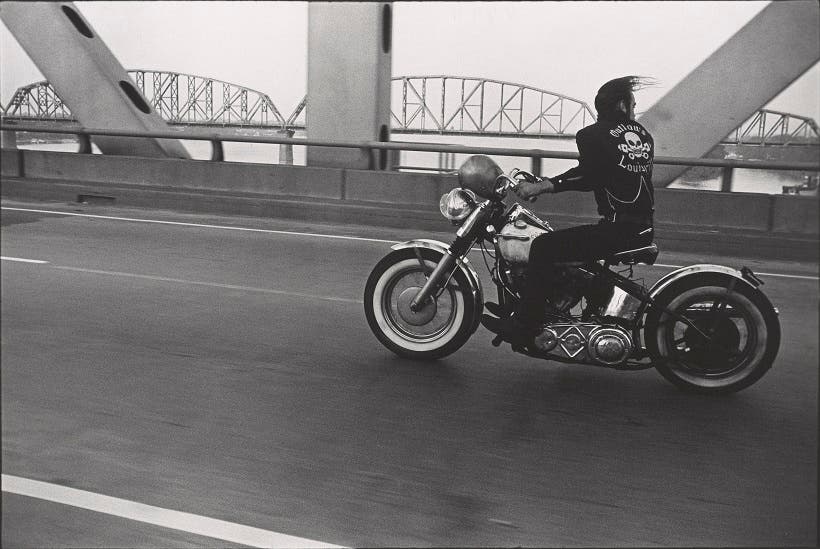 Crossing the Ohio River, Louisville, 1966. (© Danny Lyon/Photos Magnum. Collection de l'entreprise Gavin Brown)