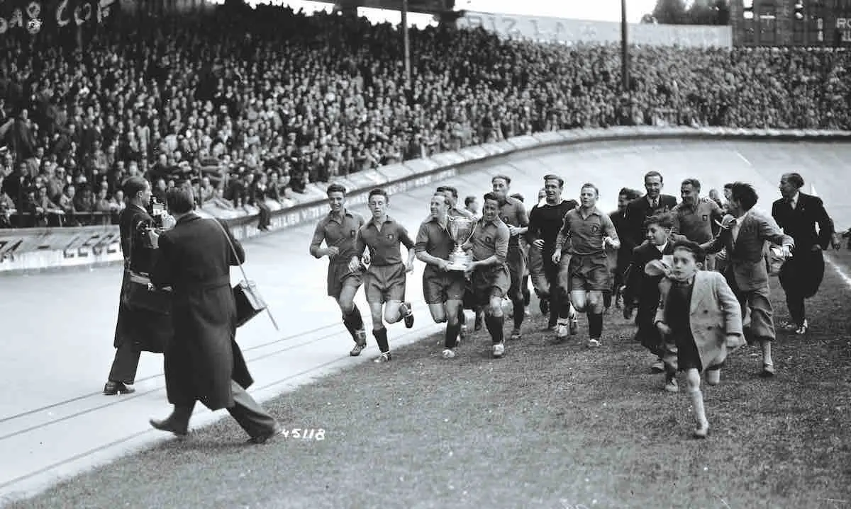 En images : pour ses 100 ans, la Coupe de France s’expose à Paris