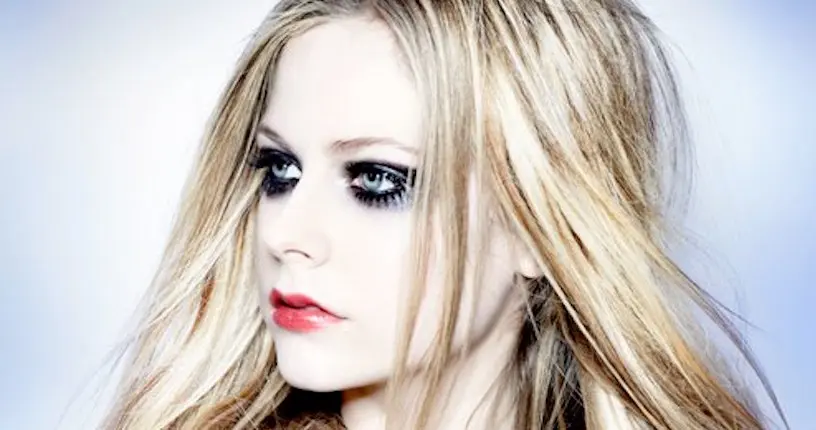 La nouvelle question qui enflamme Internet : Avril Lavigne a-t-elle été remplacée par un imposteur ?